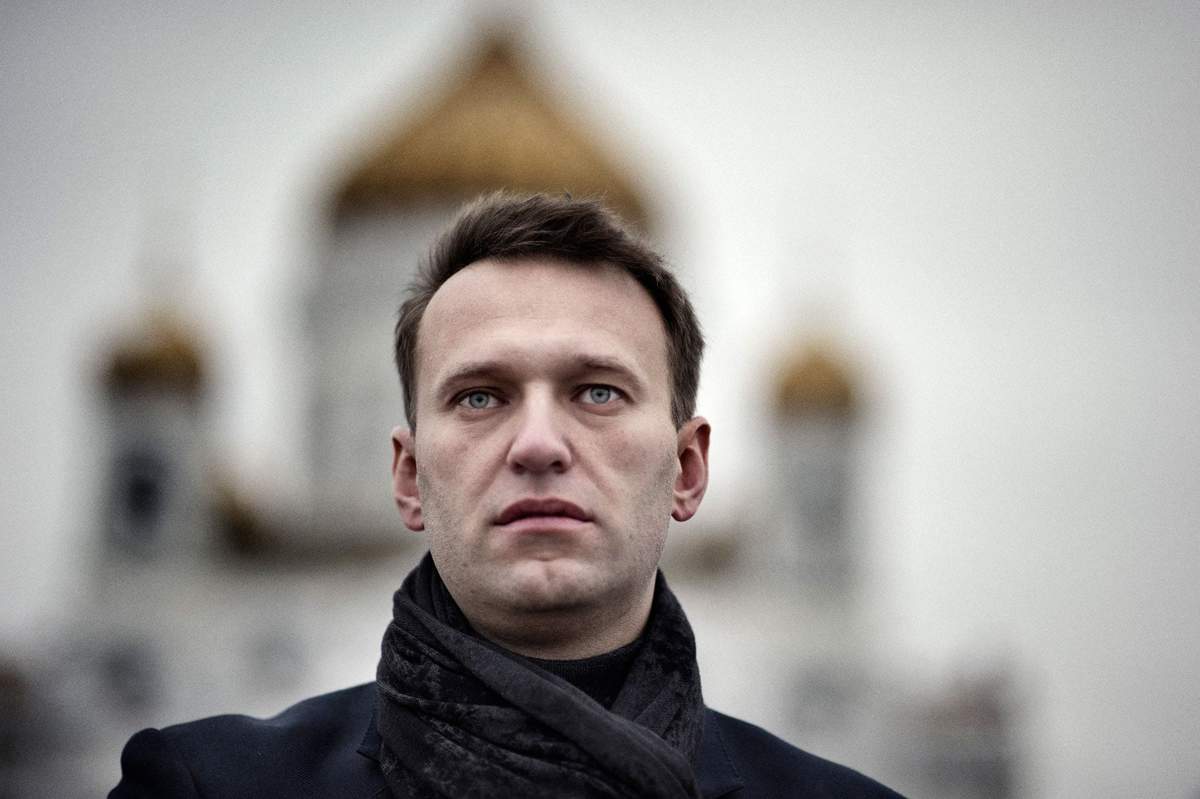 Russia gives Alexei Navalny's mother an ultimatum over his body